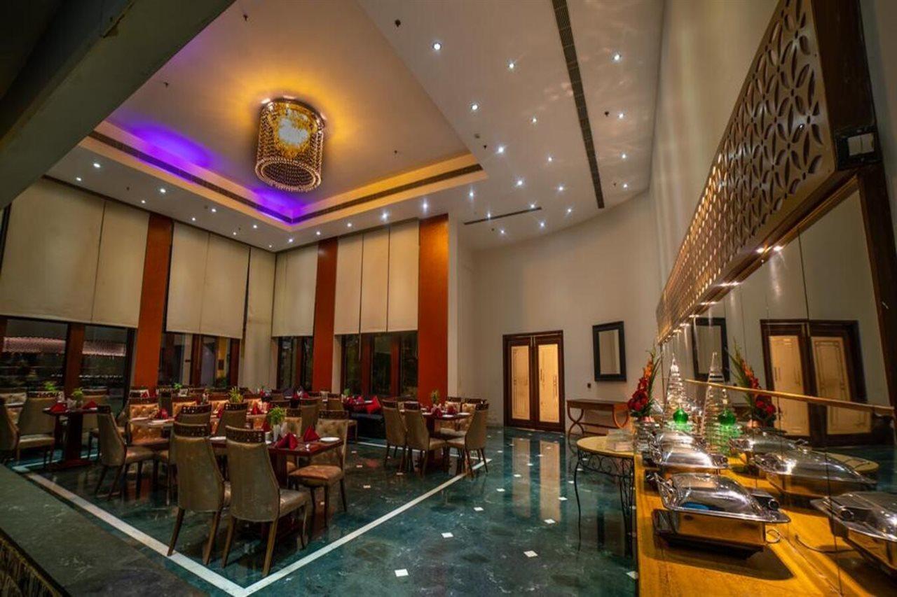 Hotel Ramada By Wyndham Jaipur Jaisinghpura Esterno foto