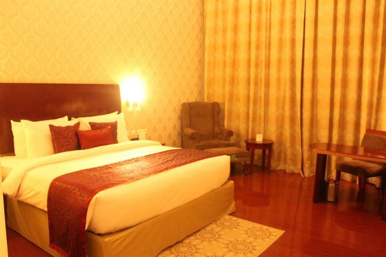 Hotel Ramada By Wyndham Jaipur Jaisinghpura Esterno foto