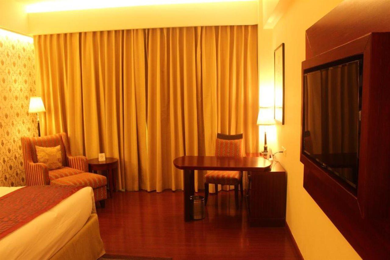 Hotel Ramada By Wyndham Jaipur Jaisinghpura Esterno foto