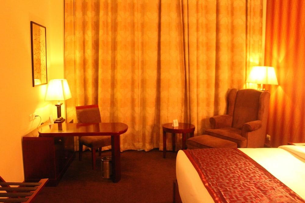 Hotel Ramada By Wyndham Jaipur Jaisinghpura Esterno foto