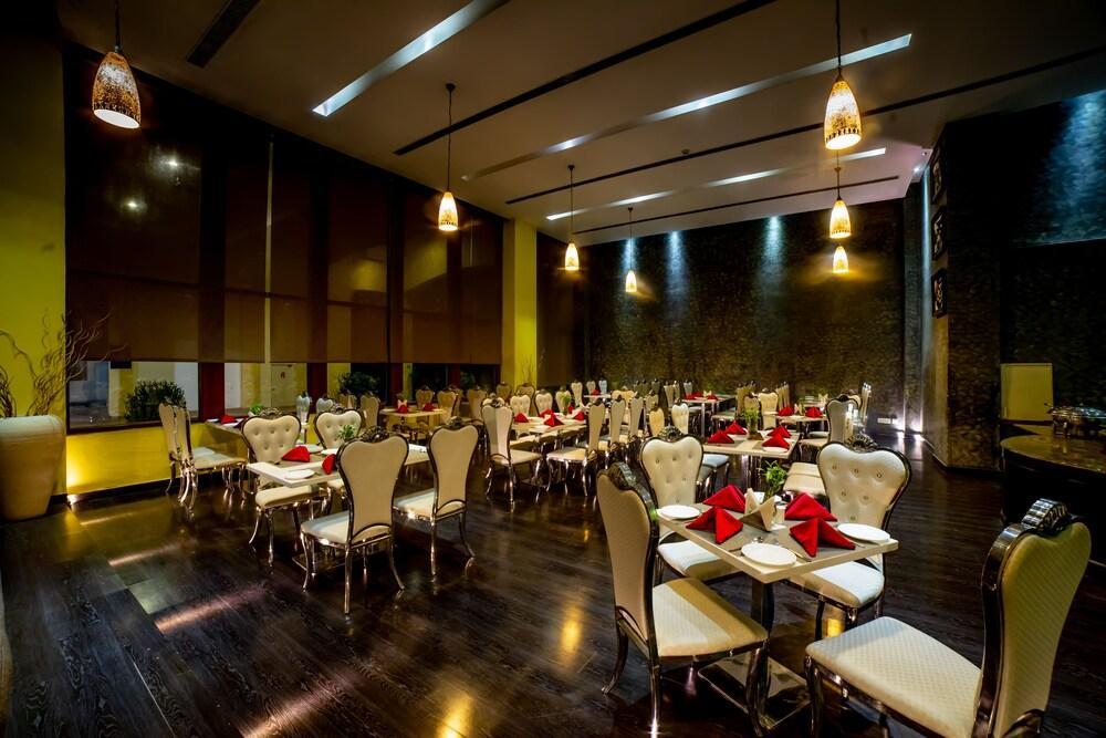 Hotel Ramada By Wyndham Jaipur Jaisinghpura Esterno foto
