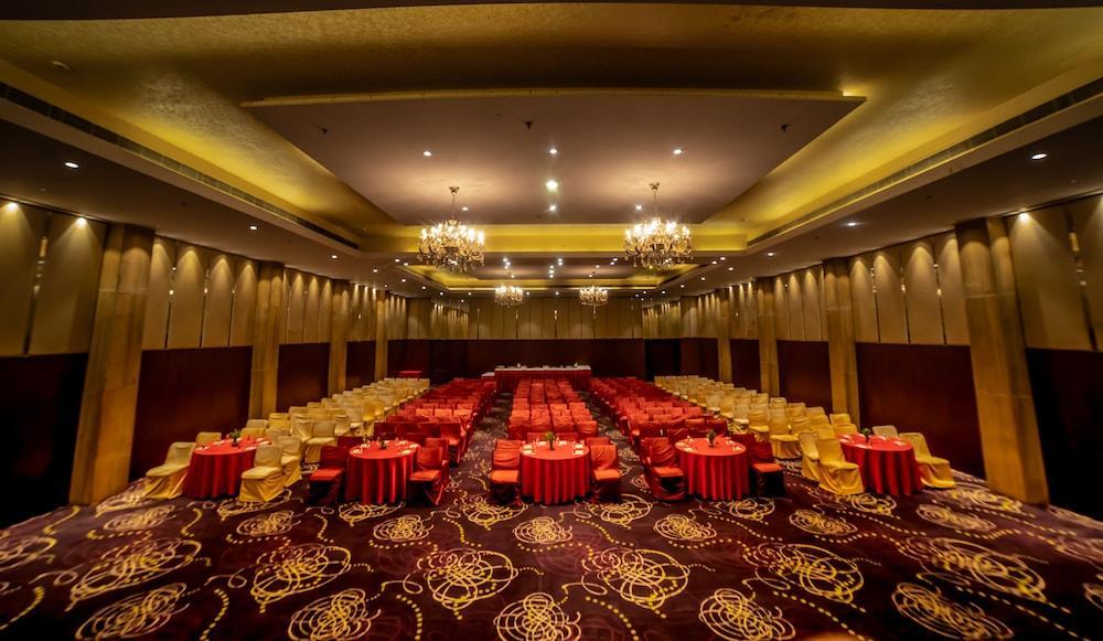 Hotel Ramada By Wyndham Jaipur Jaisinghpura Esterno foto