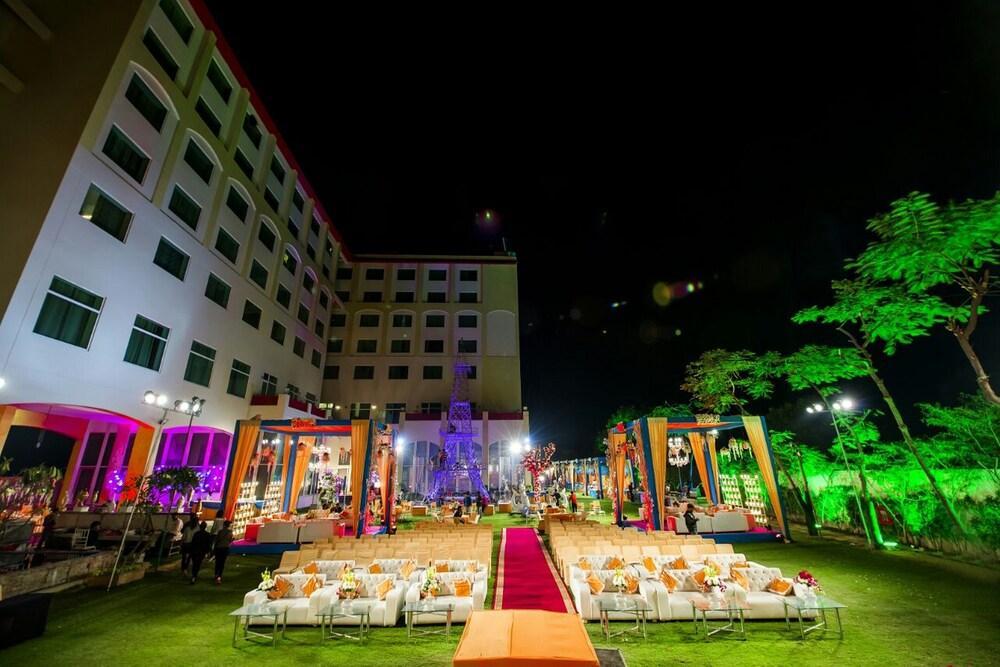 Hotel Ramada By Wyndham Jaipur Jaisinghpura Esterno foto