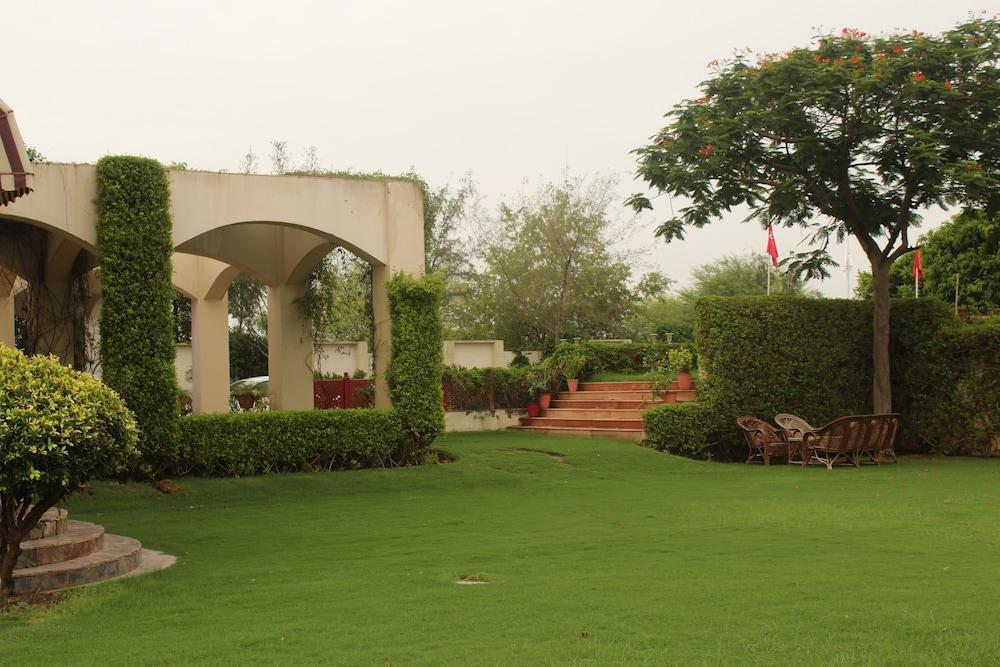 Hotel Ramada By Wyndham Jaipur Jaisinghpura Esterno foto