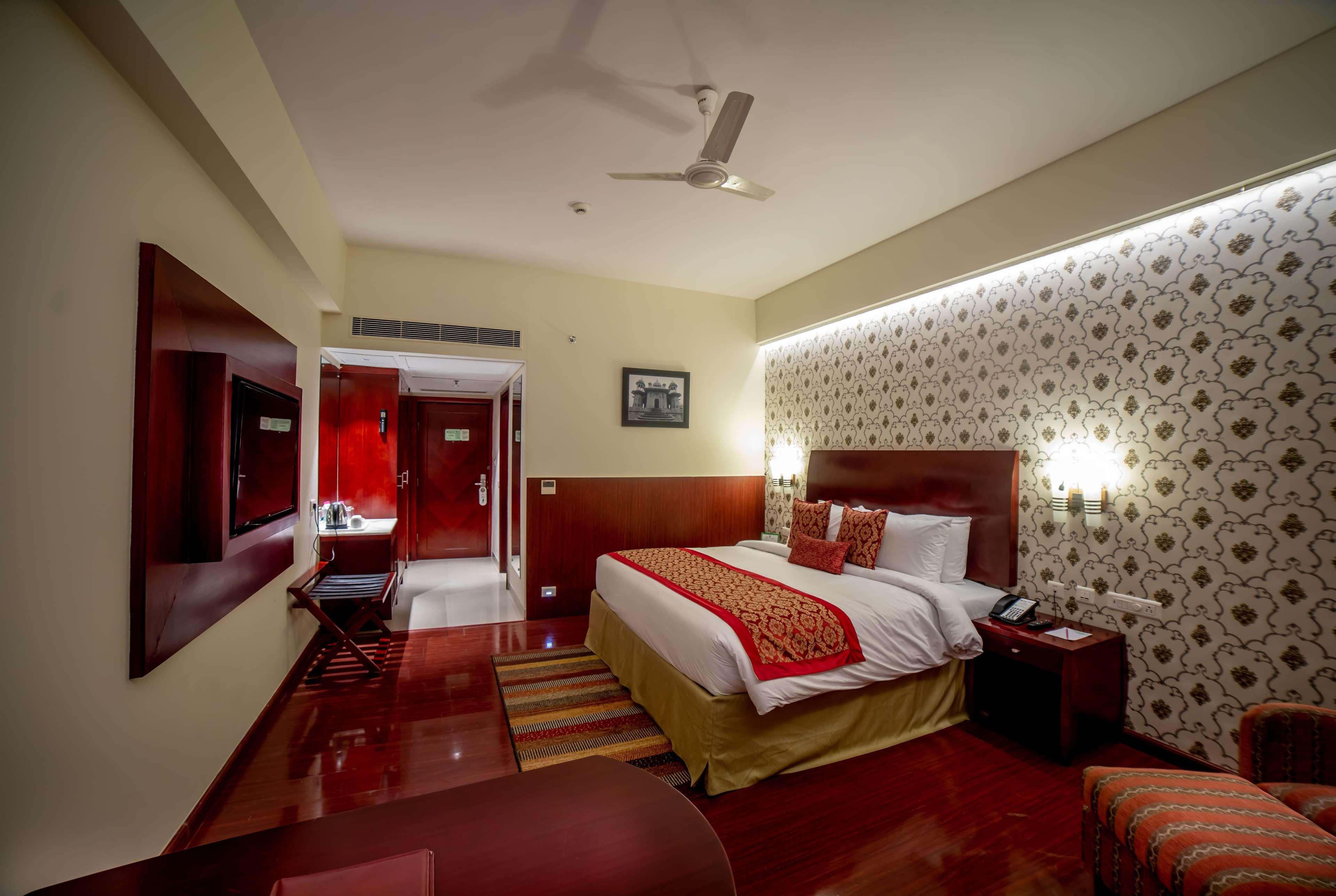 Hotel Ramada By Wyndham Jaipur Jaisinghpura Esterno foto