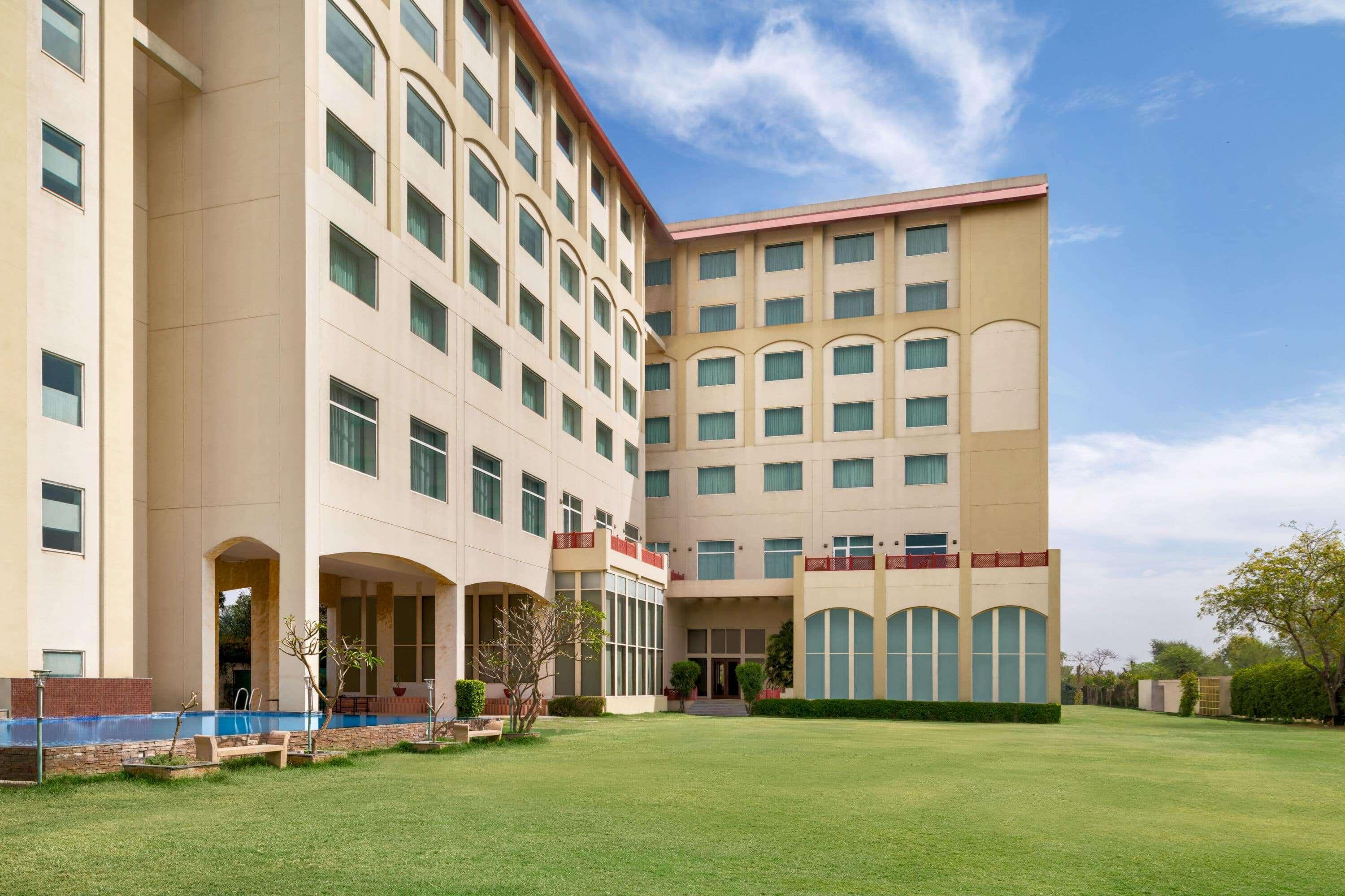 Hotel Ramada By Wyndham Jaipur Jaisinghpura Esterno foto